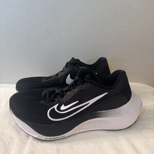 Womens' Nike Zoom Fly 5 - US 8.5